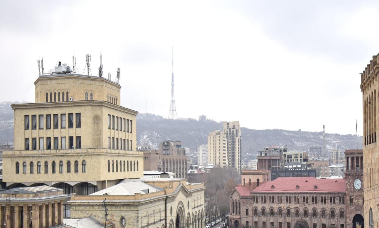 Byuzand7 New Building In Republic Square Yerevan Bagian luar foto